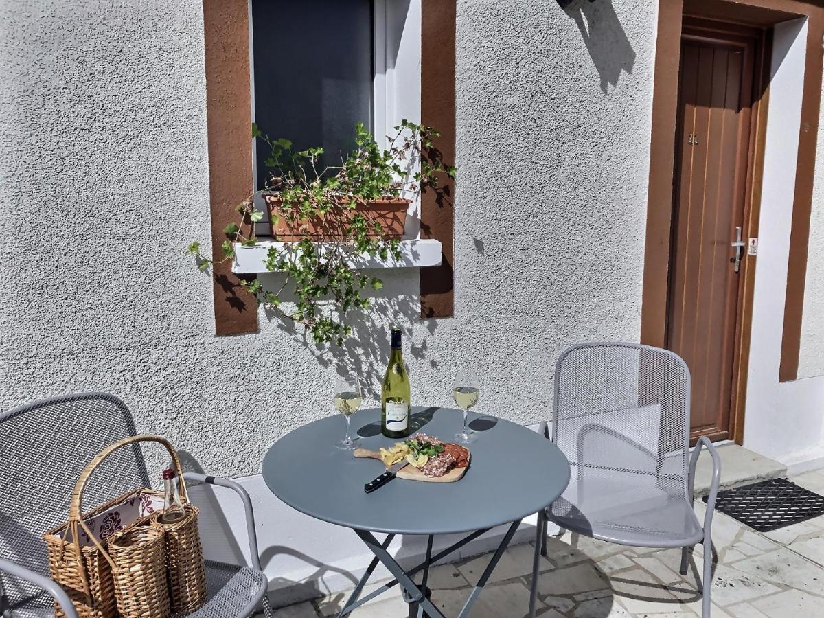 Logis Hotel Du Cygne Bracieux Eksteriør billede