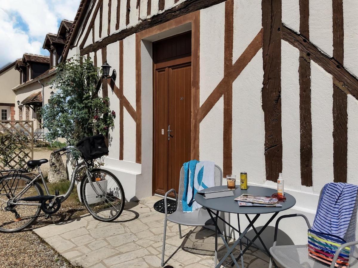 Logis Hotel Du Cygne Bracieux Eksteriør billede