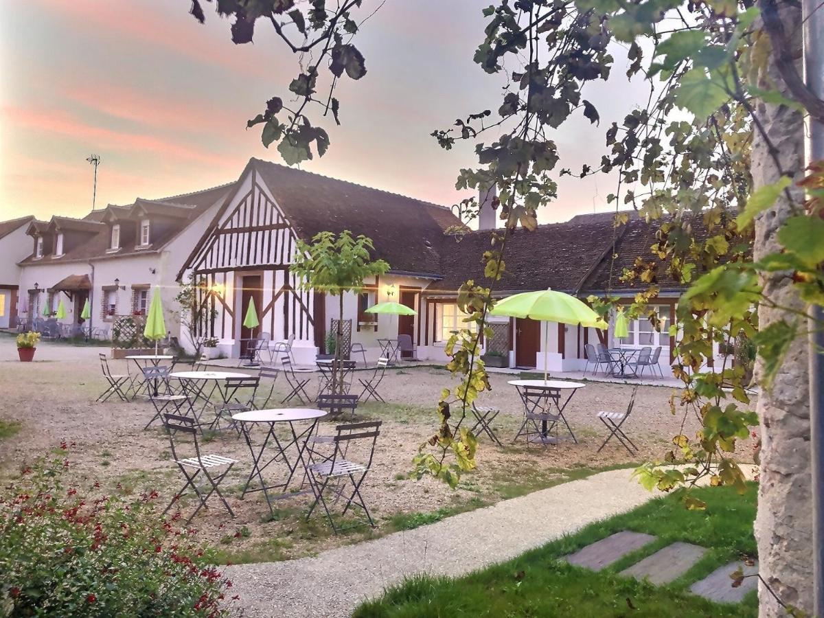 Logis Hotel Du Cygne Bracieux Eksteriør billede