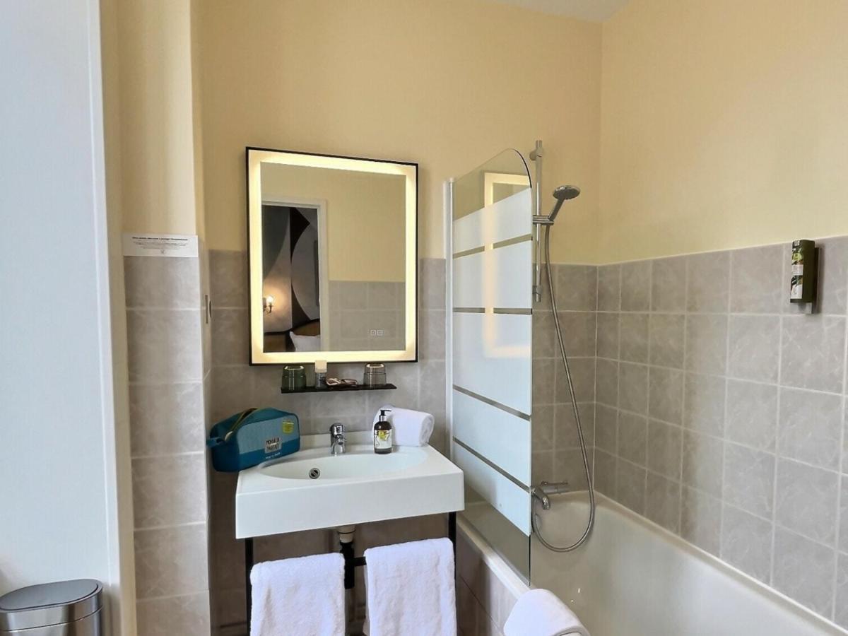 Logis Hotel Du Cygne Bracieux Eksteriør billede