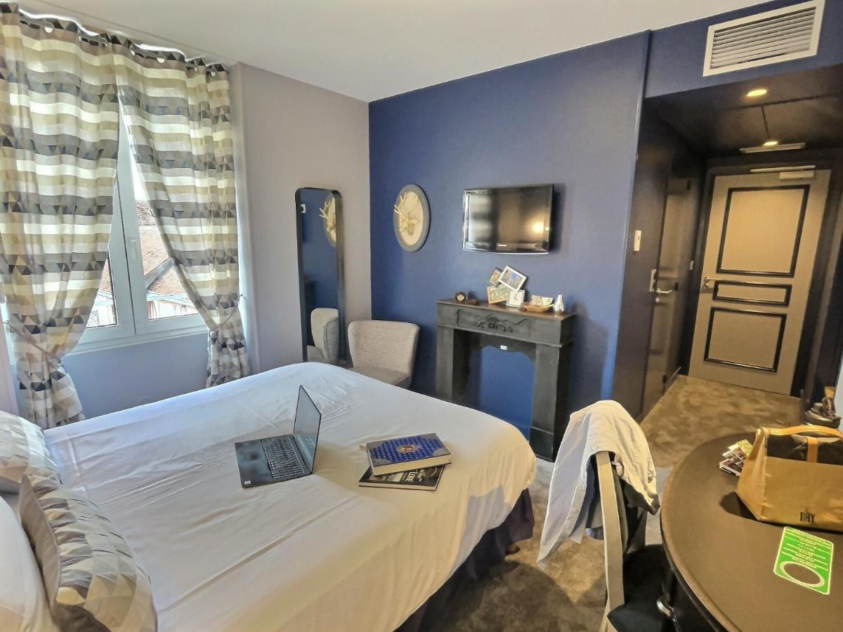 Logis Hotel Du Cygne Bracieux Eksteriør billede