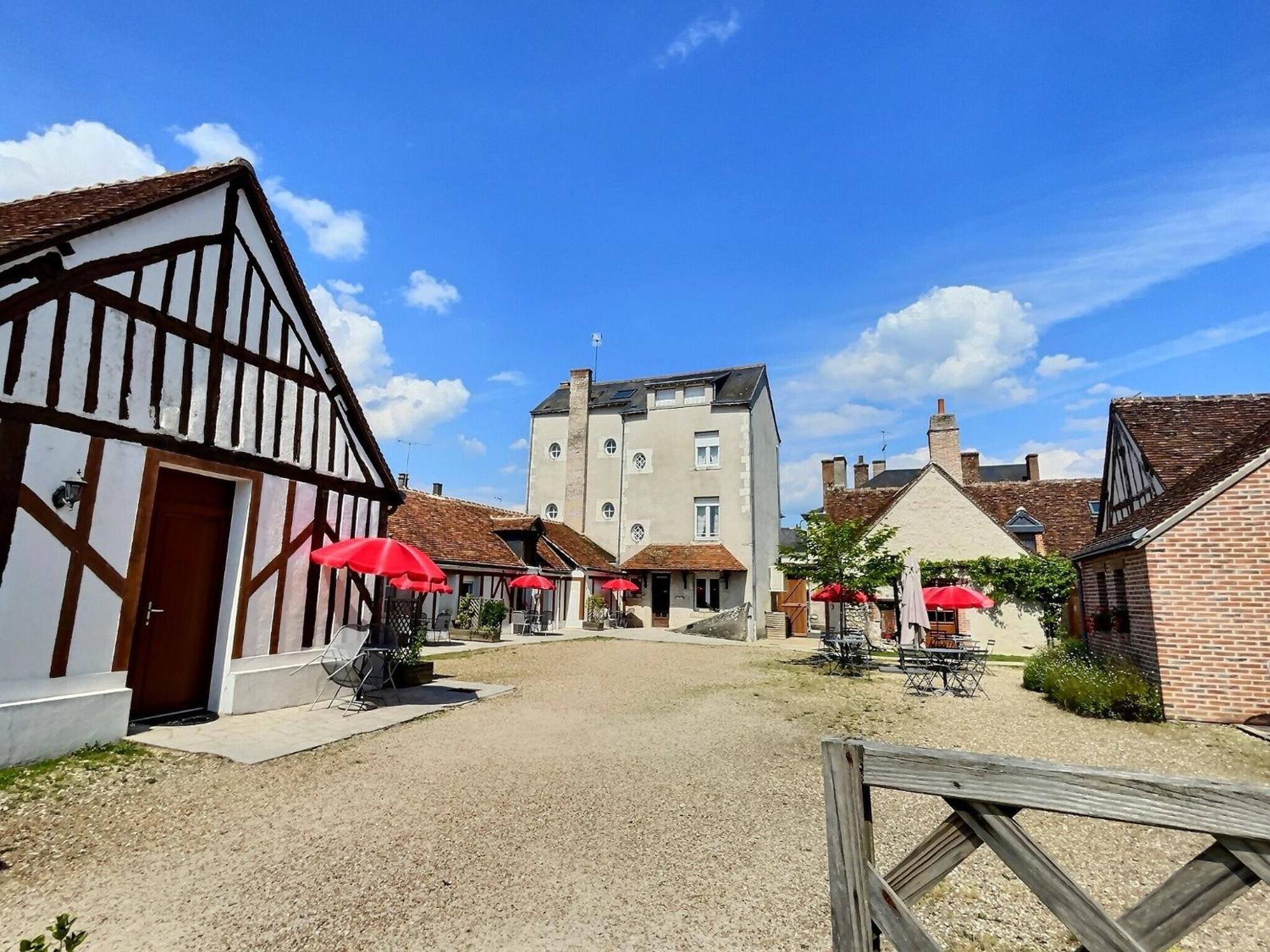 Logis Hotel Du Cygne Bracieux Eksteriør billede